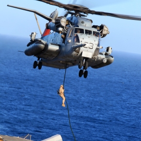 13th MEU BLT 1/4 fast-ropes during PMINT